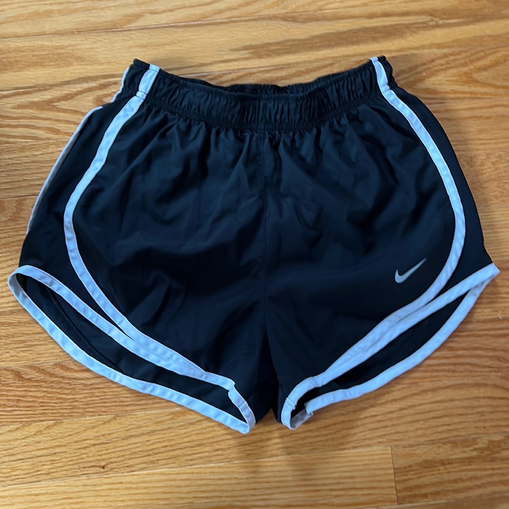 Black nike short size small